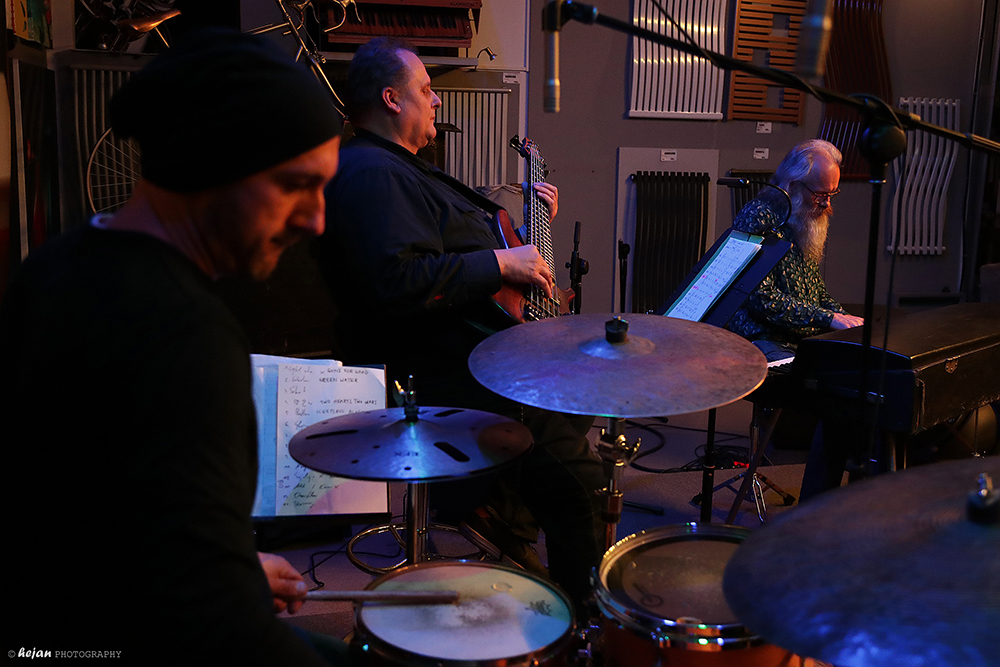 JazzClub - OSCILLATE