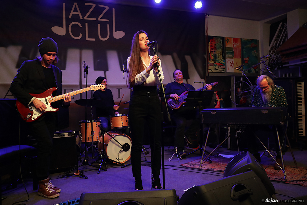 JazzClub - OSCILLATE