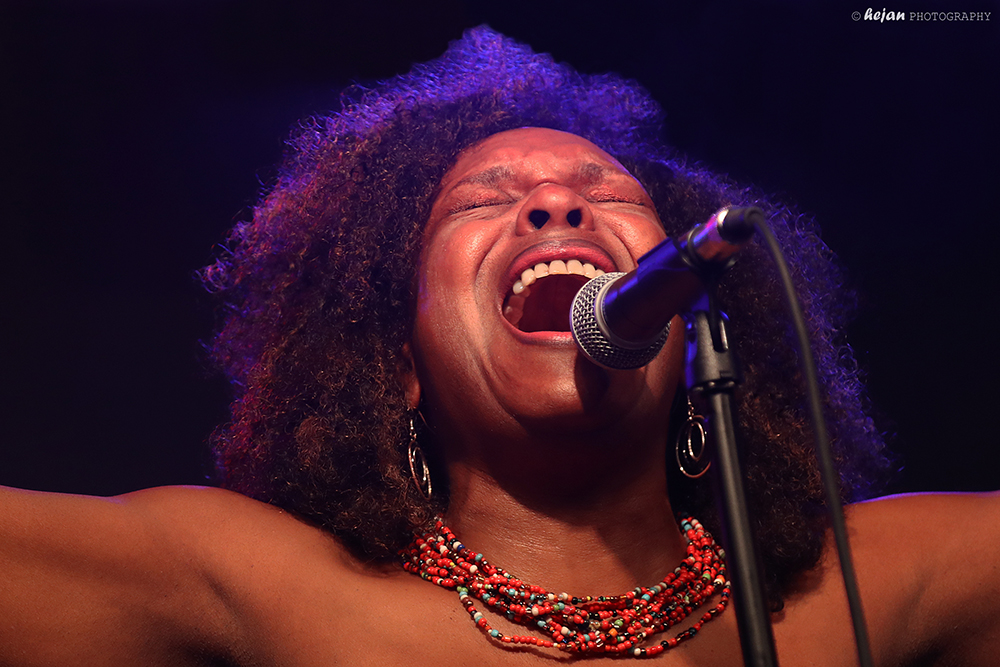 JazzClub - SHAUN BOOKER